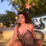 Ketika Sharma Instagram - Ambaraa vi ghula ghula sa laage 🌅 📸 @shazzalamphotography ✨ #best #light #bestvibes