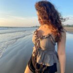 Ketika Sharma Instagram - Ambaraa vi ghula ghula sa laage 🌅 📸 @shazzalamphotography ✨ #best #light #bestvibes