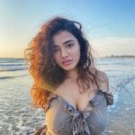 Ketika Sharma Instagram - Ambaraa vi ghula ghula sa laage 🌅 📸 @shazzalamphotography ✨ #best #light #bestvibes