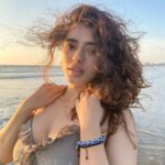 Ketika Sharma Instagram - Ambaraa vi ghula ghula sa laage 🌅 📸 @shazzalamphotography ✨ #best #light #bestvibes