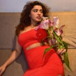 Ketika Sharma Instagram – #moodboard Lana Del Rey 💅🏼

Got my red dress on tonight✨
 📸 @shazzalamphotography  #portrait