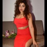 Ketika Sharma Instagram – “Coz you’re sweet like a flower in blue” 🌹

📸 @shazzalamphotography ✨