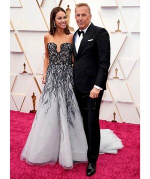 Kevin Costner Instagram - How beautiful is my date? Thank you to @theacademy for having us tonight.