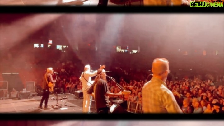 Kevin Costner Instagram - What an amazing crowd at the @nestatefair. Just two more stops on our #TalesFromYellowstone tour! Grand Island, Nebraska