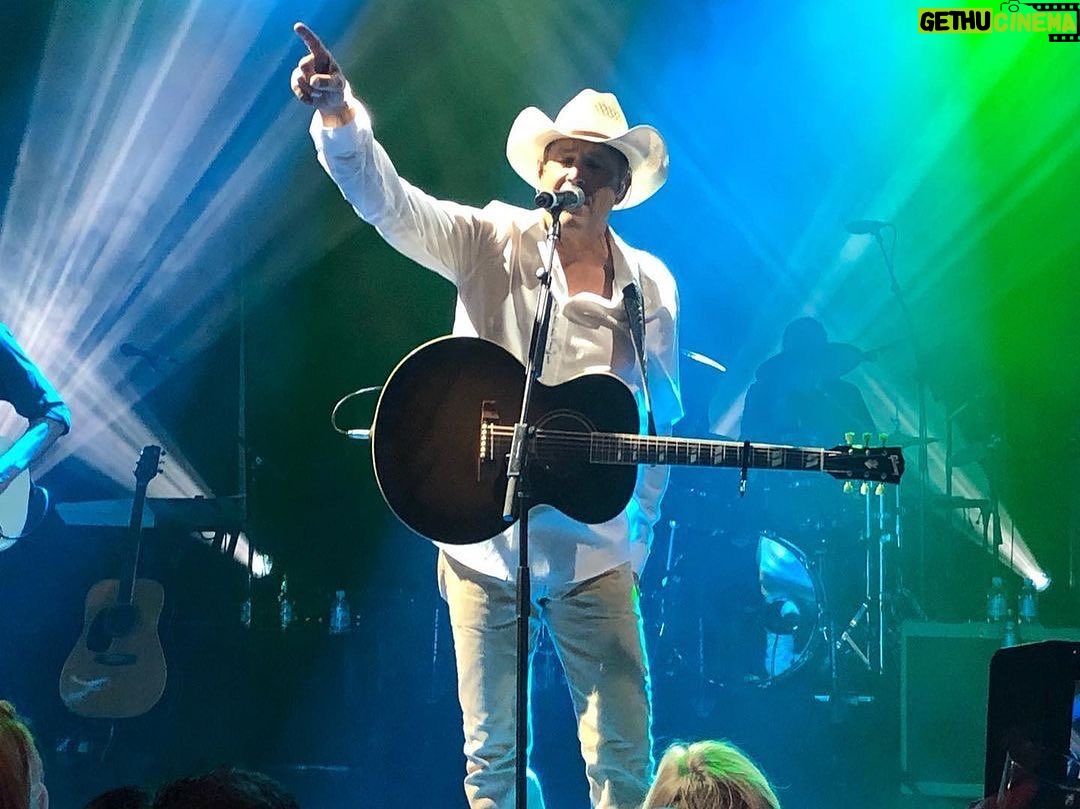 Kevin Costner Instagram - Hey everybody! Myself and the band are looking forward to playing for you Friday night at the @outlawsandlegends festival. The promoter will be enacting everyone to use caution, be safe, and obey state and local government policies when it comes to keeping everybody safe during this time. There will be plenty of space for social distancing, and we have been informed that everyone entering the festival will be provided with complimentary masks. We look forward to a great night with everyone being heathy and safe!
