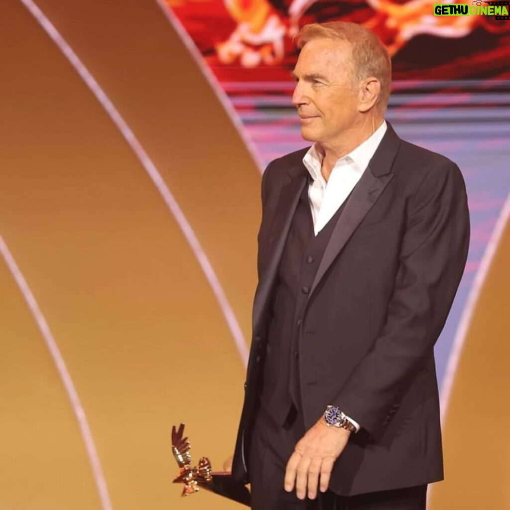 Kevin Costner Instagram - I’m struck by the incredible hospitality we received in Riyadh, Saudi Arabia. My sincerest gratitude to the #JoyAwards for choosing to recognize me with a Lifetime Achievement Award. #RiyadhSeason @turkialalshik