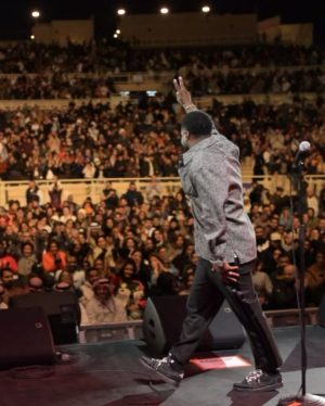 Kevin Hart Instagram - So much fun and so much love…. All I can say is thank you Bahrain 🇧🇭…. We had a blast!!!!!! We appreciate the laughs!!!!! #ComedicRockStarShit #LiveLoveLaugh #GlobalLaughter