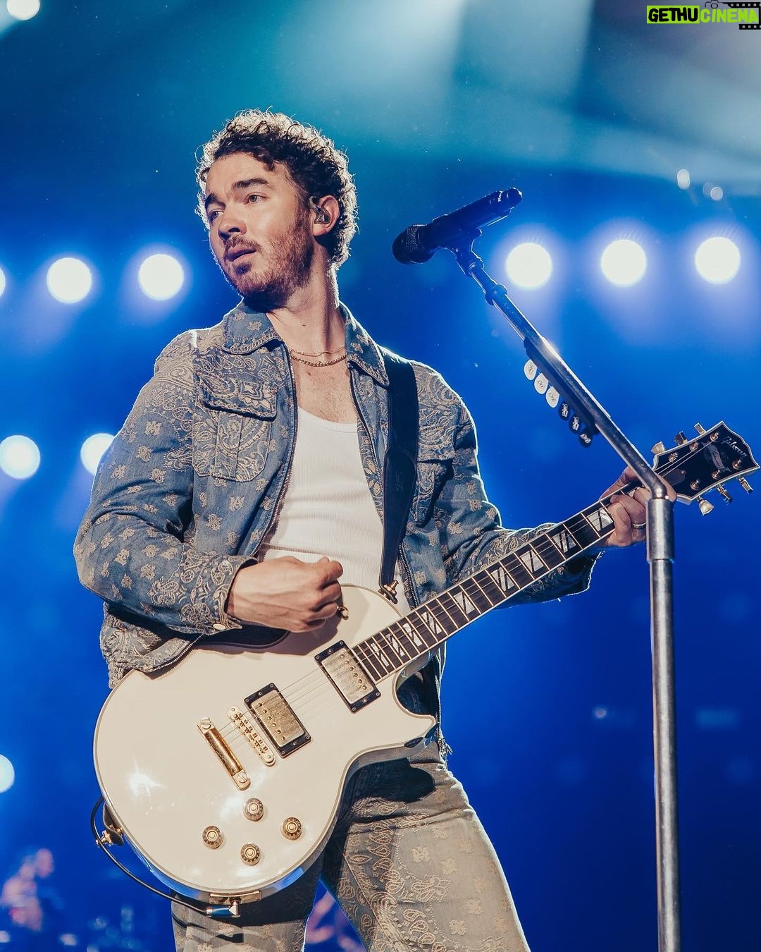 Kevin Jonas Instagram - One more show in Australia tonight… Let’s get it! Melbourne, Victoria, Australia