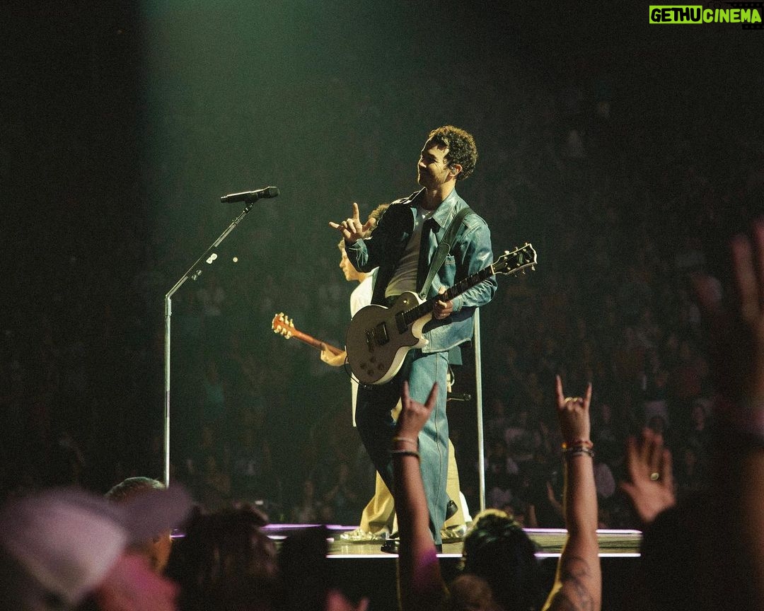 Kevin Jonas Instagram - Another fantastic show in Detroit! How high do you think I’ll be able to jump by the end of tour?