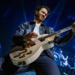 Kevin Jonas Instagram – Another one for the books! Thank you Boston for coming out and being an amazing audience these past two nights. Let’s do it all again in CT! 

(BTW it’s an Italian sub @subway)