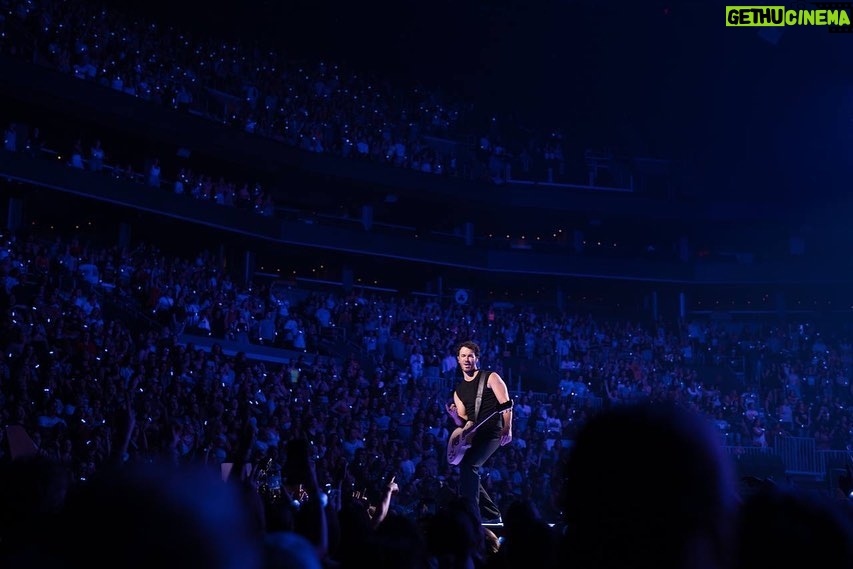 Kevin Jonas Instagram - Let’s get it Boston!! Thank you for coming out and bringing the energy. Who’s coming to see us again tonight?? #THETOUR