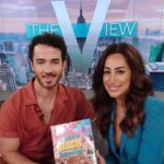 Kevin Jonas Instagram - Great day at @theviewabc and @barnesandnoble talking about our new picture book “There’s A Beach In My Bedroom”! Thank you to everyone that came out today. Your love and support means a lot ❤️