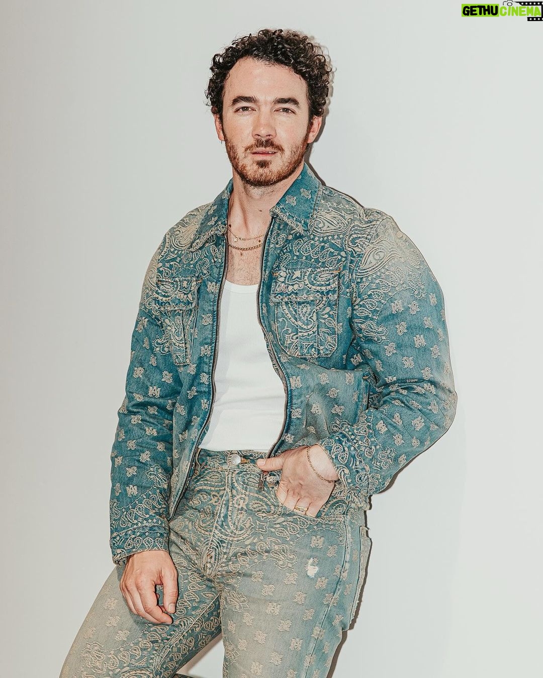 Kevin Jonas Instagram - One more show in Australia tonight… Let’s get it! Melbourne, Victoria, Australia