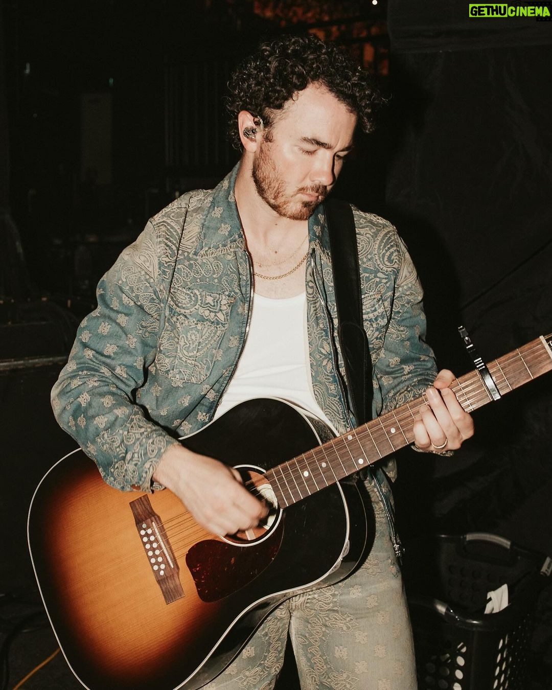 Kevin Jonas Instagram - One more show in Australia tonight… Let’s get it! Melbourne, Victoria, Australia