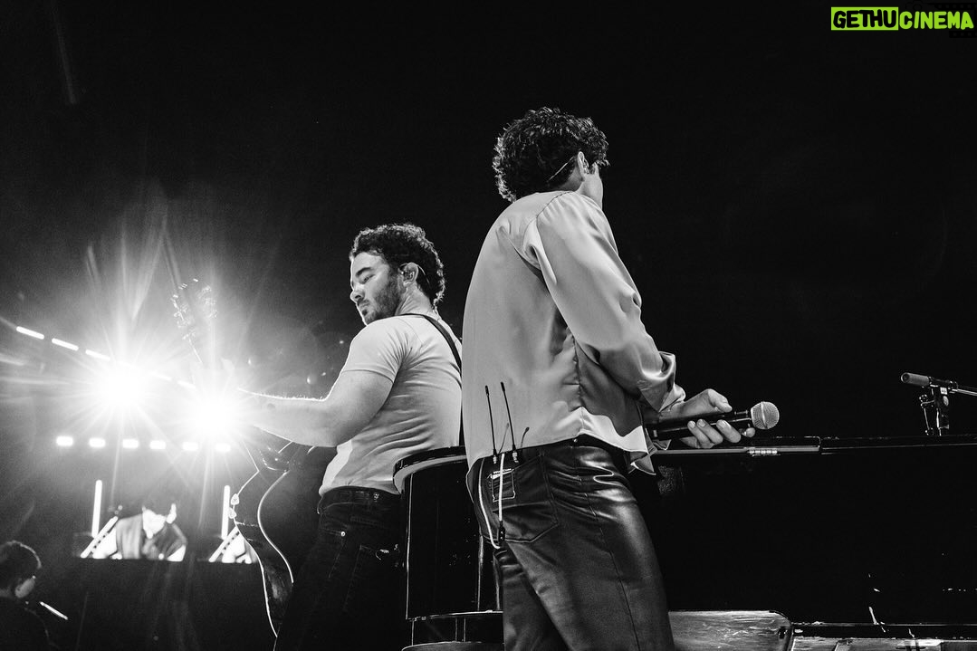 Kevin Jonas Instagram - 2 Australia shows down… 3 to go. Thanks for having us Sydney! Sydney, Australia