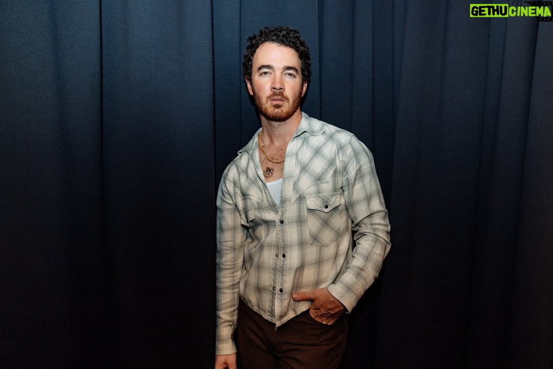 Kevin Jonas Instagram - Thank you Sydney for a fantastic first show EVER in Australia 🔥 Who are we seeing for round 2 tonight? Sydney, Australia