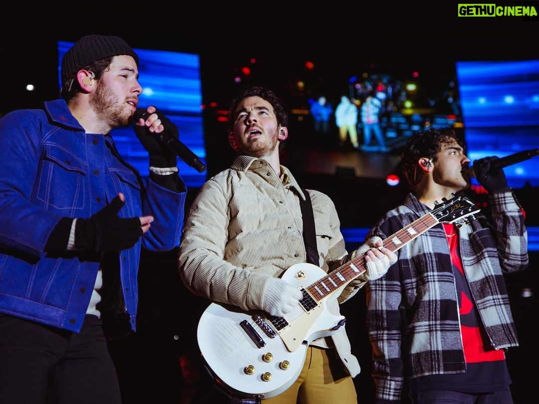 Kevin Jonas Instagram - Played @metlifestadium last night 🤯 MetLife Stadium