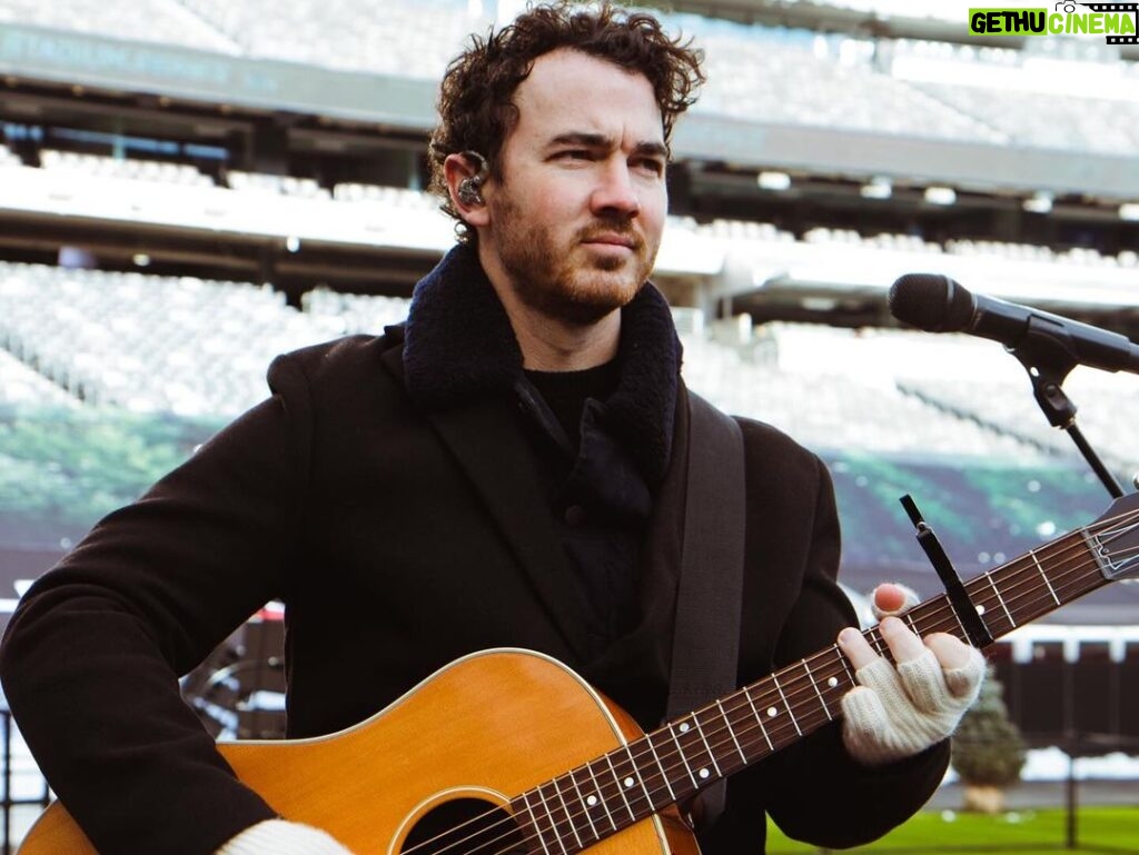 Kevin Jonas Instagram - Played @metlifestadium last night 🤯 MetLife Stadium