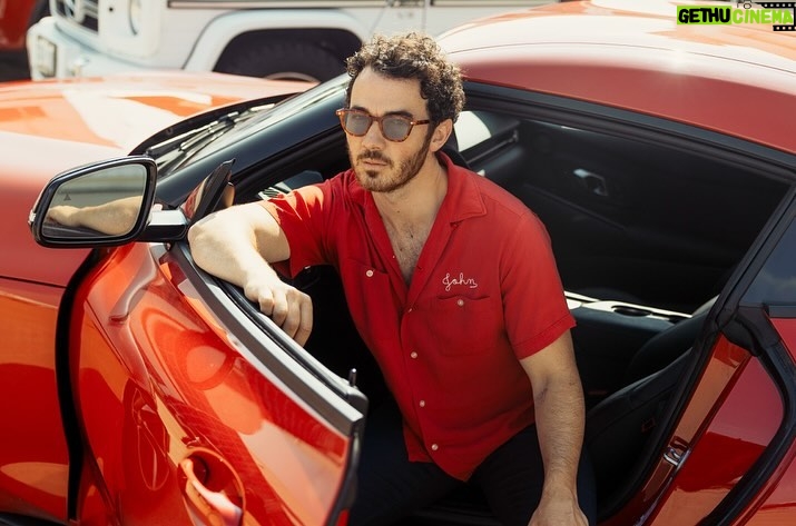 Kevin Jonas Instagram - Vroom Vroom! 🚗 Buckle up, we have a VIP concert experience available for our fans fueled by @turo. Our fans in Vancouver, Montreal and New York can book a car hosted by me and score VIP tickets - and I’ll meet you before the show to give you the keys. Starting on Oct 12 at 1pm ET you can book the below cars - head to turo.com/thejonasbrothers for more info. Show dates: 🌇 Vancouver — November 11 🚙 Rivian R1T 🌇 Montreal — December 1 🚙 Jeep Wrangler 🌇 New York — December 9 🚙 My personal Range Rover SE
