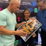 Kevin Levrone Instagram - Shaaboom Tour India 🇮🇳 visits @haltnutrition 1 of 45 locations where you can find @levrone_signature_series #levrone #levronesupplements #levronesignatureseries Halt