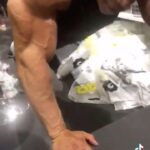 Kevin Levrone Instagram - Everything is mental. When you apply yourself 100% to your goals and dreams they can become reality. #levrone #uncrownedking
