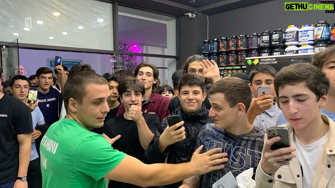 Kevin Levrone Instagram - Shaaboom Tour - Georgia 🇬🇪 Store visit @vitamini.ge We appreciate everyone showing up and I hope everyone received a @levrone_signature_series gift bag autograph with samples. Fam family I appreciate you all. #levrone #onelove #levronesupplements #levronesignatureseries #shaaboom Georgia (country)