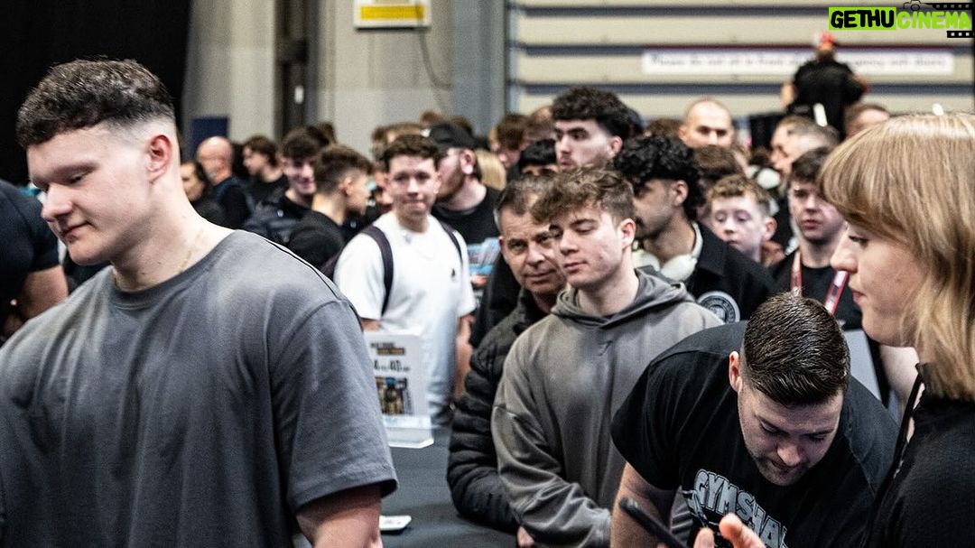 Kevin Levrone Instagram - England 🏴 we salute you. Amazing turnout in Birmingham. My team @levrone_signature_series and I appreciate each and everyone who showed up to say hello. No one leaving empty handed and it was my complete honor to meet each and every single person. You my fan family is the reason why I stand 9 hrs at the booth on my feet from Friday doors opening until Sunday doors closing. I can’t thank you enough without the fans none of this would be possible. I thank you for sharing your testimonies with me, just know you’re not alone. When you think your life is falling apart it’s fallen into place. God Be The Glory. ❤️👊🏽 #onelove #levrone #levronesupplements #levrone_signature_series Film By: @mw_multimedia appreciate you!