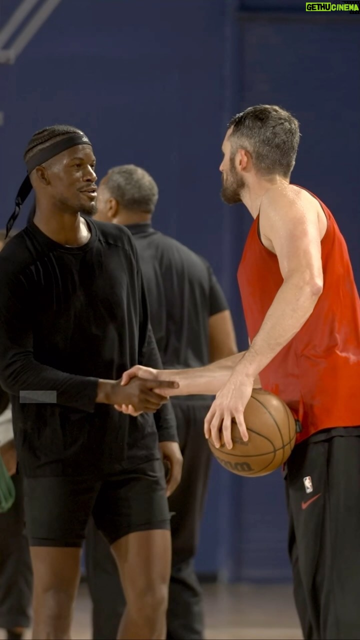 Kevin Love - 113.2K Likes - @kevinlove had the mic and made sure to end camp in the most dramatic way possible 🎙️