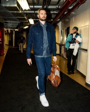 Kevin Love Instagram - WINdy City 😤