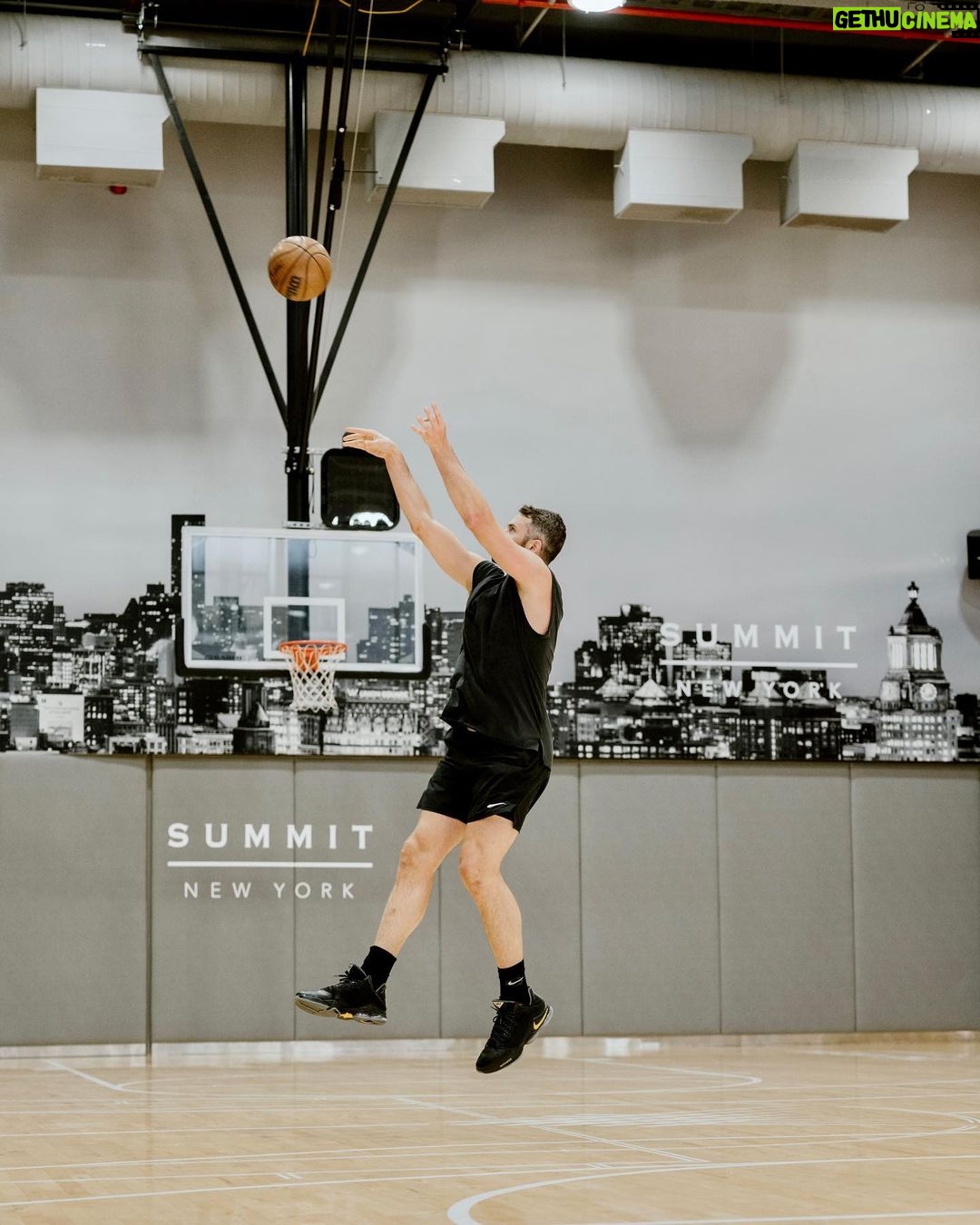Kevin Love Instagram - 🕰🔙 Manhattan, New York