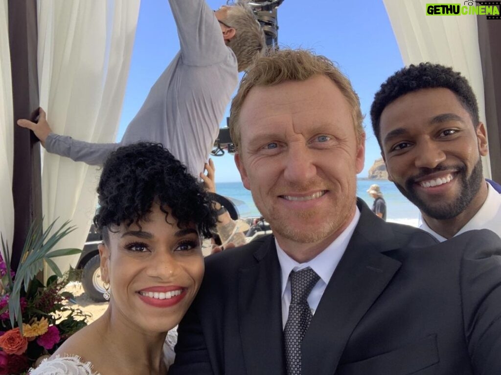 Kevin McKidd Instagram - #bts finale @greysabc the amazing @seekellymccreary and the splendid @anthilll