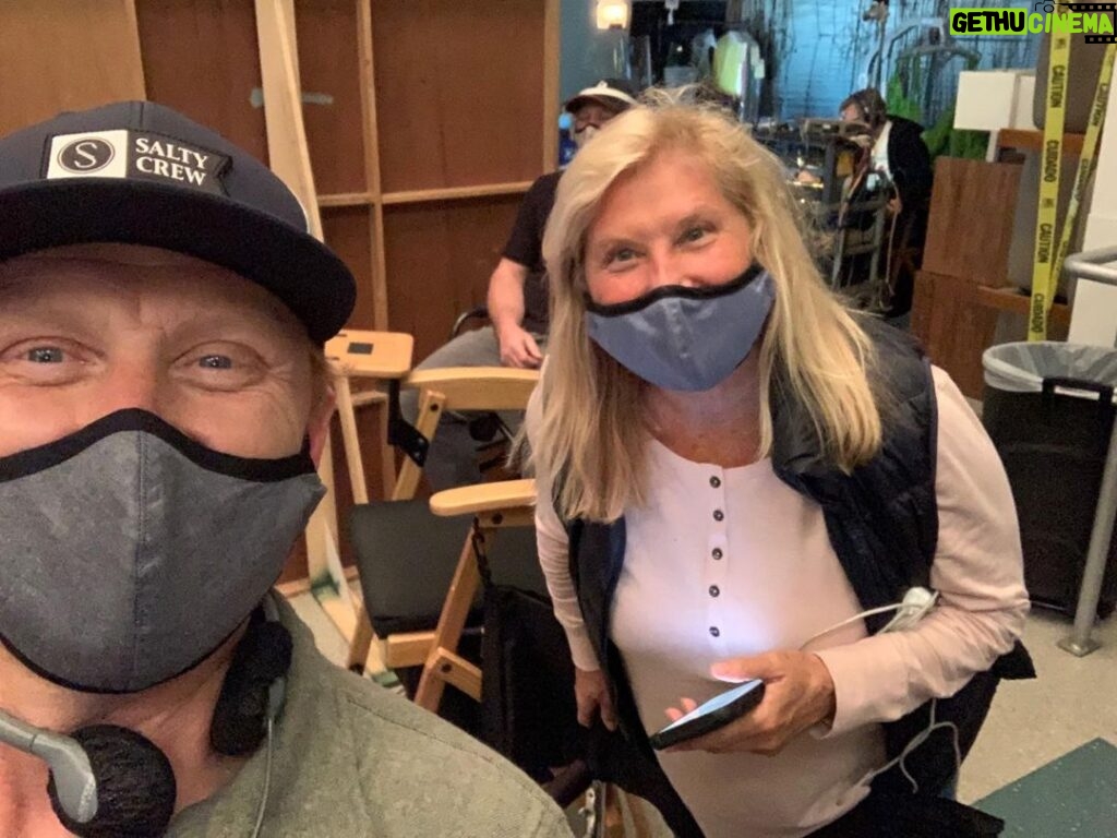 Kevin McKidd Instagram - Directing on set 1715 with the infamous @imlhk who DIRECTED TONIGHTS BRILLIANT EPISODE of @greysabc! Love you Linda , congrats !!XX