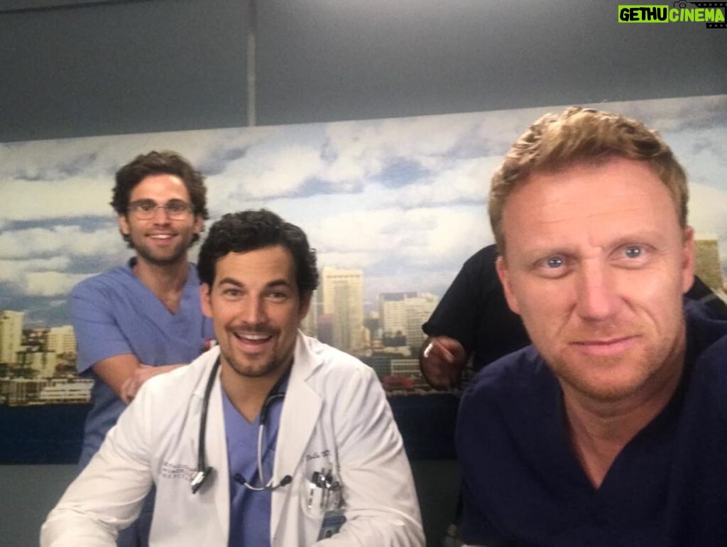 Kevin McKidd Instagram - Back in the day bts from season 16! @greysabc