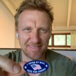 Kevin McKidd Instagram – #vote #votebidenharris2020 #voteearly2020 #votebluetosaveamerica🇺🇸💙