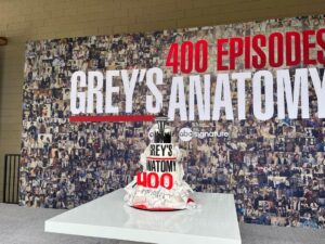 Kevin McKidd Instagram - 400th episode and we all cannot believe it’s real!! Thankyou Thankyou @shondarhimes @kristavernoff @therealdebbieallen @abcnetwork and EVERY SINGLE crew member  guest star and writer , editor etc etc who has made this once in a life time thing HAPPEN ! Here is to another 400!;)) MOST OF ALL All our love goes to the fans across the globe who we owe ALL of these blessings to ! Kev xxx