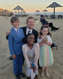 Kevin McKidd Instagram - #bts @greysabc season 17 finale ! Taken by our amazing AD , Marisa!! Good memories and these young actors were awesome on a long a hot wedding day shoot .. thanks guys you all did so great !
