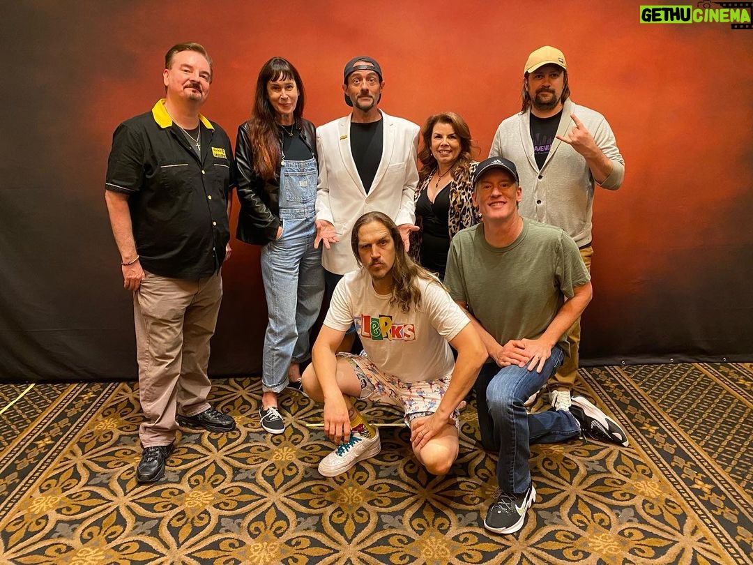 Kevin Smith Instagram - Crew Askew is in lovely Livonia, Michigan this weekend signing stuff and taking pics at @theastronomicon! These are my precious people without whom there would be no #clerks, no #clerks2 or no @clerksmovie. The #askewniverse would be pretty empty without @jaymewes, @briancohalloran, #jeffanderson, #trevorfehrman, @marilynghigliotti or @jenschwalbach (and the missing @rosariodawson, who we were with 2 weeks ago at @fanexpodallas). And my world would be empty without @harleyquinnsmith, who is also in #michigan taking family photos with me & Jen. We’ll be at #astronomicon again all day today (before I head down to Florida to see my Mom), so roll up to #burtonmanor if you wanna get stuff signed or take pics with me and the fine folks who’ve made my dreams come true! Big thanks to the Astronomicon kids for collecting us all in the same place for a real life version of #chroniccon from #jayandsilentbobreboot! #KevinSmith