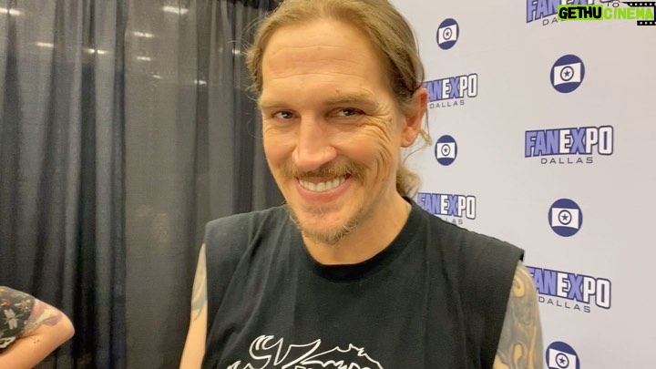 Kevin Smith Instagram - Happy 49th Birthday to my hetero lifemate, @jaymewes! I’ve spent the last 30 years standing next to you both professionally and personally and watched you grow into the youngest-at-heart old man I’ve ever known! You’ve always been a true American Original with a heart of absolute gold, and your winsome wit has been the rocket fuel that took us from Planet Jersey to the stars as @jayandsilentbob! Now that you’re a Father of two, you prove yourself to be the most fun Dad a kid could ever ask for - which tracks because you’ve always been the funniest and most loyal friend a guy could ever hope to find! I love you my brother and I hope you live forever! #KevinSmith #JasonMewes #birthday