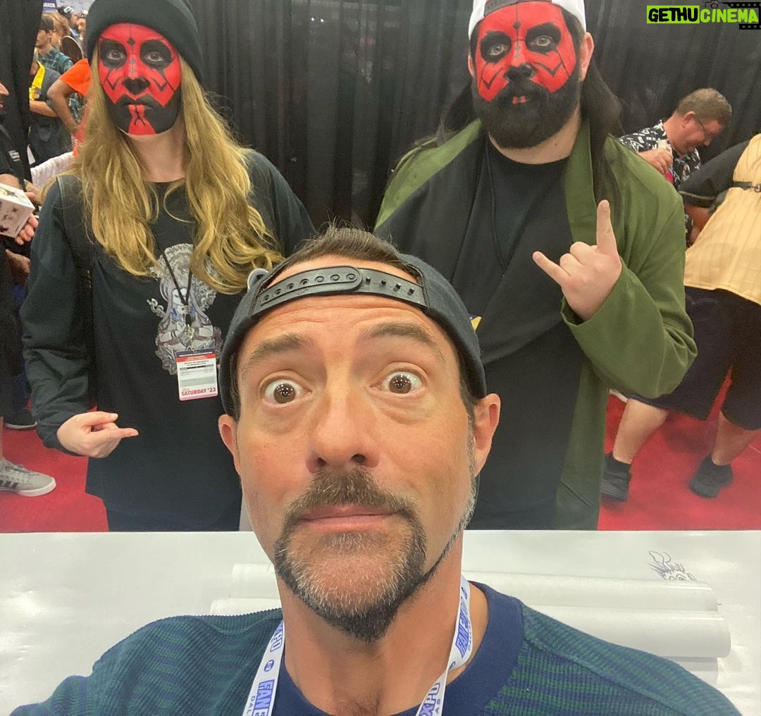 Kevin Smith Instagram - Last weekend I was at @fanexpodallas, where I saw some old friends and met some new ones! 1) The kids from @clerksmovie: #jeffanderson, @rosariodawson, #trevorfehrman & @jayandsilentbob (aka me & @jaymewes). 2) Silent Bob & Buckaroo Banzai: @real_deal_dr_peter_weller & me. 3) Silent Bob & Brodie: @jasonlee & me. 4) Jay, Stingray & Silent Bob: @paulwhausergram from @cobrakaiseries. Paul joined me & Jay for #jayandsilentbobgetold and he was an excellent addition! Hear the show at #thatkevinsmithclub! 5) Darth Maulrats & Silent Bob. 6) An inked fan with #jayandsilentbob on his leg. 7) Silent Bob & Becky: @ahsokaofficial star #rosariodawson. 8) Mallrats Too: me, #jasonlee & #jasonmewes. 9) Me & Silent Bob. 10) #jaymewes drew this dick chart at my signing table to size up me, him, and his newborn son Lucien. Clearly, I’m at a deficit. Does this look like a good time? If you think so, then join me & my friends at @theastronomicon in Livonia #michigan THIS WEEKEND! #KevinSmith #dallasfanexpo #fanexpodallas