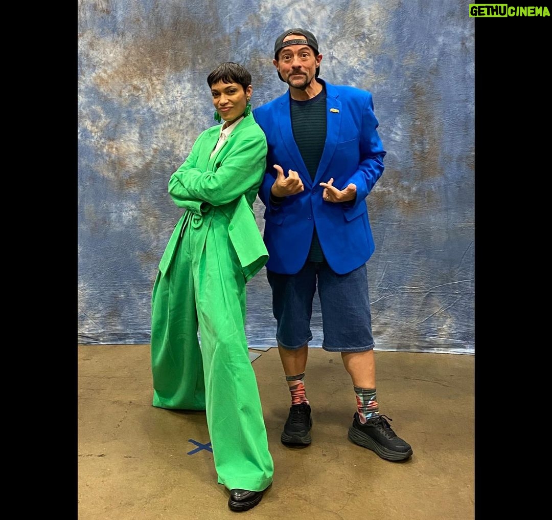 Kevin Smith Instagram - Last weekend I was at @fanexpodallas, where I saw some old friends and met some new ones! 1) The kids from @clerksmovie: #jeffanderson, @rosariodawson, #trevorfehrman & @jayandsilentbob (aka me & @jaymewes). 2) Silent Bob & Buckaroo Banzai: @real_deal_dr_peter_weller & me. 3) Silent Bob & Brodie: @jasonlee & me. 4) Jay, Stingray & Silent Bob: @paulwhausergram from @cobrakaiseries. Paul joined me & Jay for #jayandsilentbobgetold and he was an excellent addition! Hear the show at #thatkevinsmithclub! 5) Darth Maulrats & Silent Bob. 6) An inked fan with #jayandsilentbob on his leg. 7) Silent Bob & Becky: @ahsokaofficial star #rosariodawson. 8) Mallrats Too: me, #jasonlee & #jasonmewes. 9) Me & Silent Bob. 10) #jaymewes drew this dick chart at my signing table to size up me, him, and his newborn son Lucien. Clearly, I’m at a deficit. Does this look like a good time? If you think so, then join me & my friends at @theastronomicon in Livonia #michigan THIS WEEKEND! #KevinSmith #dallasfanexpo #fanexpodallas