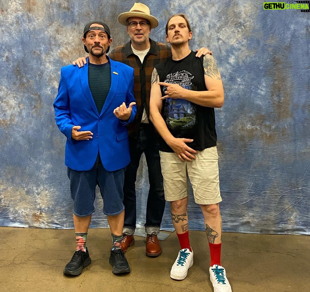 Kevin Smith Instagram - Last weekend I was at @fanexpodallas, where I saw some old friends and met some new ones! 1) The kids from @clerksmovie: #jeffanderson, @rosariodawson, #trevorfehrman & @jayandsilentbob (aka me & @jaymewes). 2) Silent Bob & Buckaroo Banzai: @real_deal_dr_peter_weller & me. 3) Silent Bob & Brodie: @jasonlee & me. 4) Jay, Stingray & Silent Bob: @paulwhausergram from @cobrakaiseries. Paul joined me & Jay for #jayandsilentbobgetold and he was an excellent addition! Hear the show at #thatkevinsmithclub! 5) Darth Maulrats & Silent Bob. 6) An inked fan with #jayandsilentbob on his leg. 7) Silent Bob & Becky: @ahsokaofficial star #rosariodawson. 8) Mallrats Too: me, #jasonlee & #jasonmewes. 9) Me & Silent Bob. 10) #jaymewes drew this dick chart at my signing table to size up me, him, and his newborn son Lucien. Clearly, I’m at a deficit. Does this look like a good time? If you think so, then join me & my friends at @theastronomicon in Livonia #michigan THIS WEEKEND! #KevinSmith #dallasfanexpo #fanexpodallas