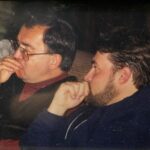 Kevin Smith Instagram – 20 years ago today, my Dad died. So this morning, my brother Don and I took our Mom to church. Shockingly, the roof didn’t cave in on the director of DOGMA. The mass was celebrated in memory of Pop – a man who shaped my life, both literally and figuratively before he left this world. Two decades back, my whole family happened to be in Philadelphia at the same time – so they all came to my #wizardworldphilly Q&A. After the Q&A, we went to dinner at @mortonssteak: @jenschwalbach, me, Dad, Donald, @donsgirlgrace, @virginia_in_vienna & her husband Eric (Don’s husband Jerry was stuck in Florida), where we had the time of our lives for the last time in his life. After a memorable meal with the family he co-created, Dad died in the wee hours of the following morning, June 1, 2003. A portion of his ashes have resided with me since his cremation, as a constant reminder of the quiet patriarch without whom I wouldn’t even exist. My sister has long maintained that I based Silent Bob on Dad – the guy who said very little unless he had something funny or insightful to impart (ironically, that would mean Jay is based on my Mom). I don’t know if I got Silent Bob from Dad, but I got nearly everything else. In the pic of me at the lectern, the bald spot in the front row is my Father – who fed me Standup comedy albums as a kid and loved to watch me talk to a crowd, knowing those records made an impact on his youngest son. While growing up, Dad took me to the movies all the time too – so he likely knew both  my careers as a storyteller came indirectly from his unintentional influence. I’m happy he got to meet @harleyquinnsmith (he was a big fan), but he’s been gone twenty years and I still miss him. So if you can (and if you wanna), hug your Dads for me today, Kids. And if you’re in Toronto on Friday or Jersey on Saturday, come see me at the @sandersoncentrebrantford or @smodcastlecinemas. That sounds like a self-serving plug because it is – but it’s also in memory of a guy who’d still be in the front row watching me if he could. Miss you, Pop. Rest in Power. #KevinSmith #dad #mementomori