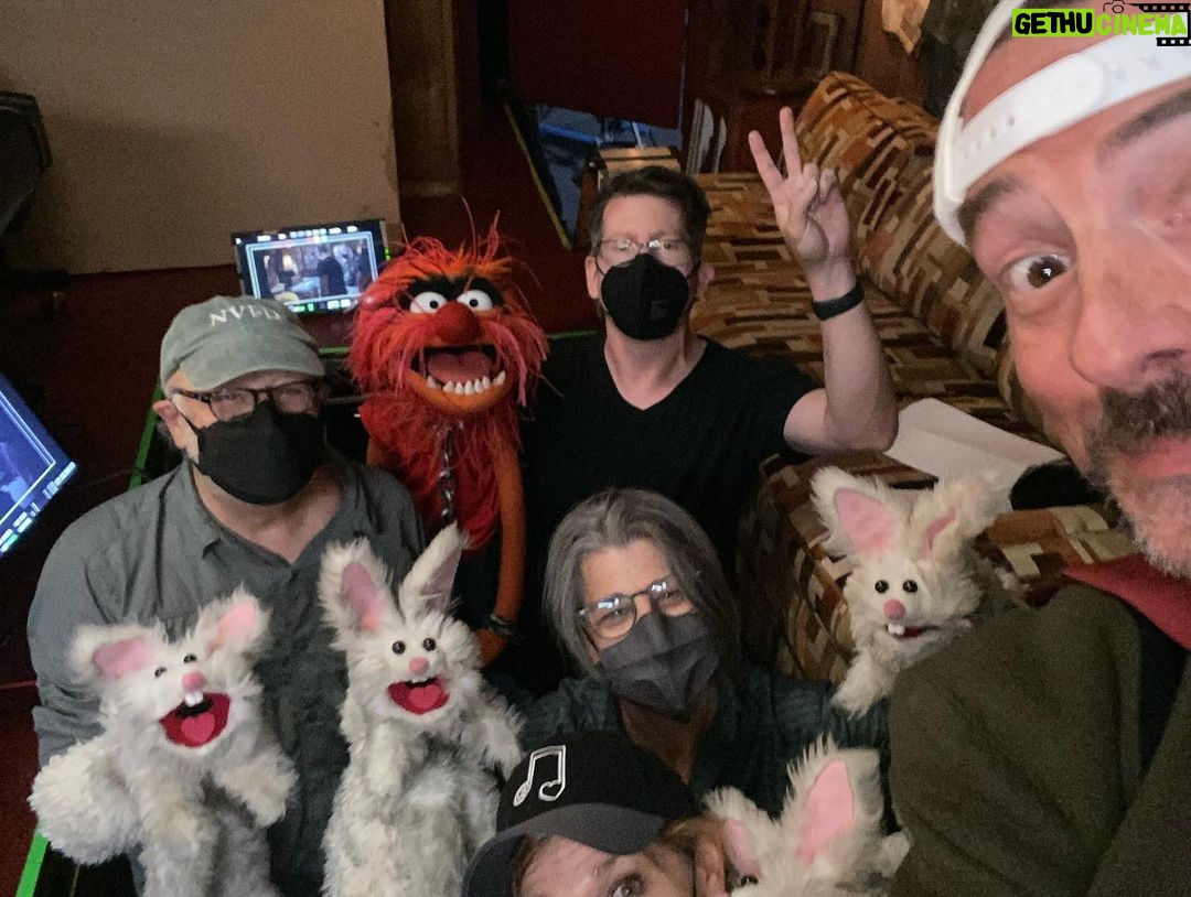 Kevin Smith Instagram - “Did someone say one star director?!” Wanna watch the most sensational, inspirational, celebrational, Muppetational series I was ever lucky enough to play a small part in? Binge all 10 episodes of @themuppetsmayhem on @disneyplus TODAY! And if you’re looking for me, I’m in episode 7, “8 Days a Week”! See Dr. Teeth make a @yogahosers joke! And wait until you hear Animal’s ode to @jaymewes! #KevinSmith #themuppetsmayhem