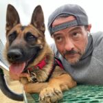 Kevin Smith Instagram - Birdie offers her unique brand of encouragement for a @runyoncanyon hike. #KevinSmith #dogsofinstagram #germanshepherd