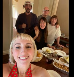 Kevin Smith Instagram - Happy Thanksgiving, Kids!
I had a lovely day with the family, gorging on savory starches! And I couldn’t have afforded that without your continued financial support of my (f)arts and crafts. I’m sincerely thankful anybody still gives a shit about my nonsense, as it’s been nearly 30 years since it all started. If you ever saw me live at @smodcastlecinemas or bought stuff from @jayandsilentbobstash this year, you made this memory possible. I’m incredibly grateful. Also, if you watch Fat Man Beyond, you likely heard me tell the story of how Jen shattered her hip and had emergency hip replacement surgery 3 weeks ago. The good news is she’d mended enough to make it upstairs to the table as well. I gave thanks yesterday, but today? I’m feeling grateful. #KevinSmith #thanksgiving