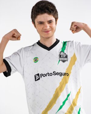 Kevin Vechiatto Instagram - Começa hoje o retorno do #BR6, campeonato de Rainbow Six, jogo que eu sou apaixonado desde pequeno e que represento como influenciador a @blackdragonsteam 🔥

Quer conhecer mais e torcer comigo?
Twitch.tv/R6esportsBR

Convido vocês para conhecer o meu mundinho dos games! #GOBD