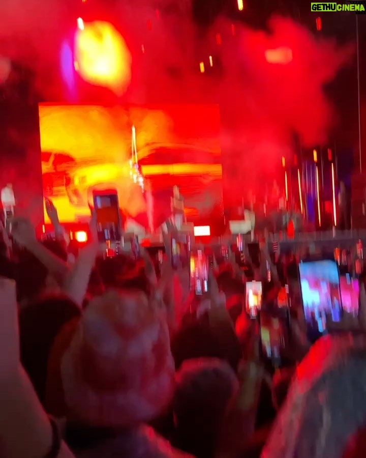 Kevin Vechiatto - 30.8K Likes - primeiro final de semana no @thetownfestival! shows e momentos incríveis