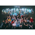 Kevsho Instagram - probablemente no debe existir sensación más linda que la de ser consciente que estás cumpliendo un sueño y eso me pasó el sábado. ahí estaba yo (y un elenco hermoso) actuando, cantando y bailando en el teatro gran rex 🥹. ojalá pudiera poner en palabras lo que estoy sintiendo, pero simplemente a veces no se puede. si me siguen hace mucho sabrán lo importante que es para mí lo que estoy viviendo y voy a repetir lo que les digo siempre porque yo pensaba que era mentira pero no lo es. SUEÑEN. así en mayúscula, en grande. sueñen y trabajen por sus sueños. si yo pude, siendo de mar del plata, sin tener contactos, sin nada. ustedes también 🥲. entrelazados live! que show increíble, que experiencia inolvidable. gracias @battistamina y @arieldelmastro por dirigirnos y guiarnos como lo hicieron, que lindo aprender de ustedes. gracias @nanipochu y @ninairaolagoitia por lograr esas coreografías y puestas tremendas. gracias @ozonoproducciones por ser tan profesionales y armar semejante show en tan poco tiempo. gracias al elenco y bailarines que compartimos tantas horas estas últimas semanas por estar siempre ya sea para ayudar, motivar, enseñar, reír, abrazar, todo. gracias a toda la familia Disney, realmente amo ser parte y soy feliz aprendiendo de la mano de ustedes. y por último, gracias a todos los fans de la serie y a los que me conocen de antes también, por ser tan incondicionales y bancarme en todas, jamás voy a poder agradecer tanto amor. se nos viene la segunda temporada, prepárense que el final de esta historia todavía no está escrito ⏳ Teatro Gran Rex