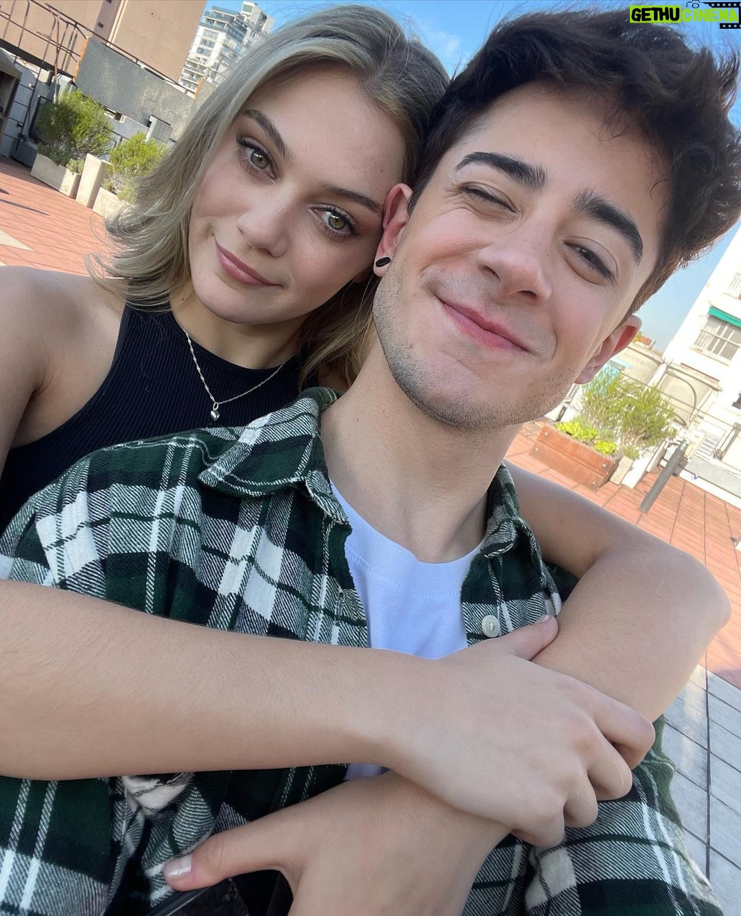 Kevsho Instagram - ES OFICIALLLLL 🚨 ENTRELAZADOS FUE RENOVADA PARA UNA SEGUNDA TEMPORADAAAAA y ya estamos filmando 🎬♥️ muy felices de seguir contando esta historia 🥺 qué les gustaría que pase en esta nueva temporada? @disneyplusla nos volvemos a encontrar ⏳