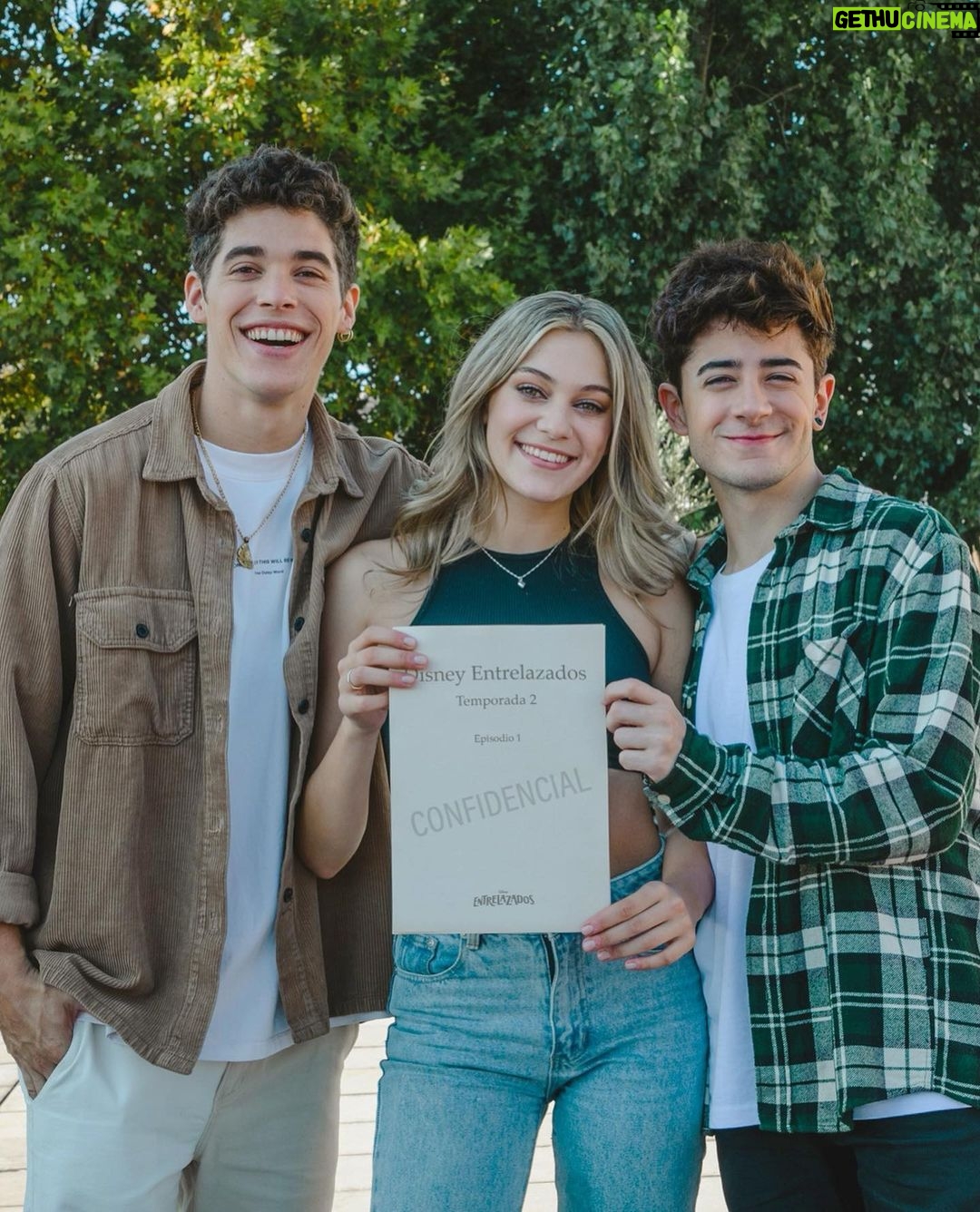 Kevsho Instagram - ES OFICIALLLLL 🚨 ENTRELAZADOS FUE RENOVADA PARA UNA SEGUNDA TEMPORADAAAAA y ya estamos filmando 🎬♥️ muy felices de seguir contando esta historia 🥺 qué les gustaría que pase en esta nueva temporada? @disneyplusla nos volvemos a encontrar ⏳